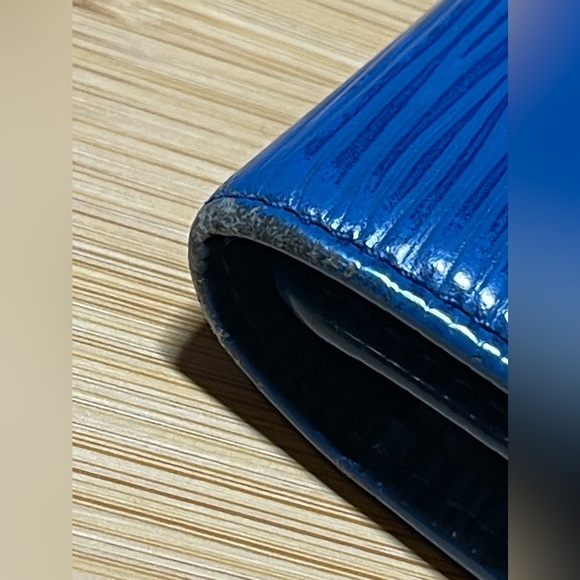 Louis Vuitton Epi International wallet - Picture 8 of 16